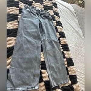Hollister Low-Rise Baggy Jeans in Faded Gray